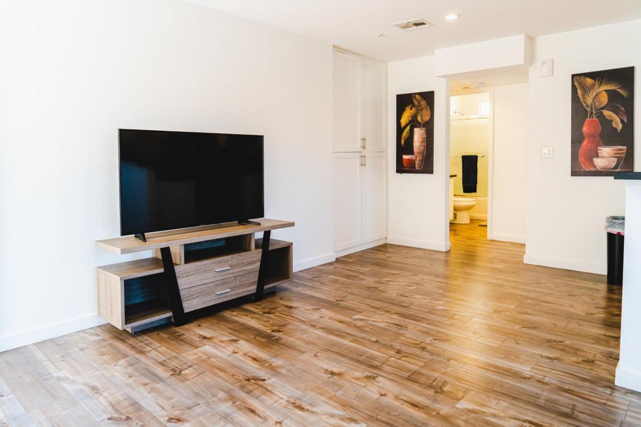 לוס אנג'לס Modern Remodeled 1-Bedroom Close To Hollywood Walk Of Fame With Parking מראה חיצוני תמונה
