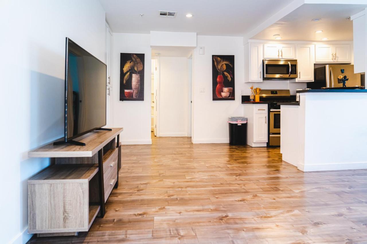 לוס אנג'לס Modern Remodeled 1-Bedroom Close To Hollywood Walk Of Fame With Parking מראה חיצוני תמונה